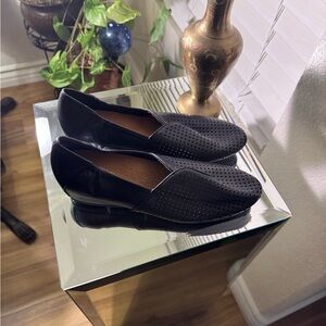 Posture Sole bound by Baretraps brand Women's Elegant Black Loafers